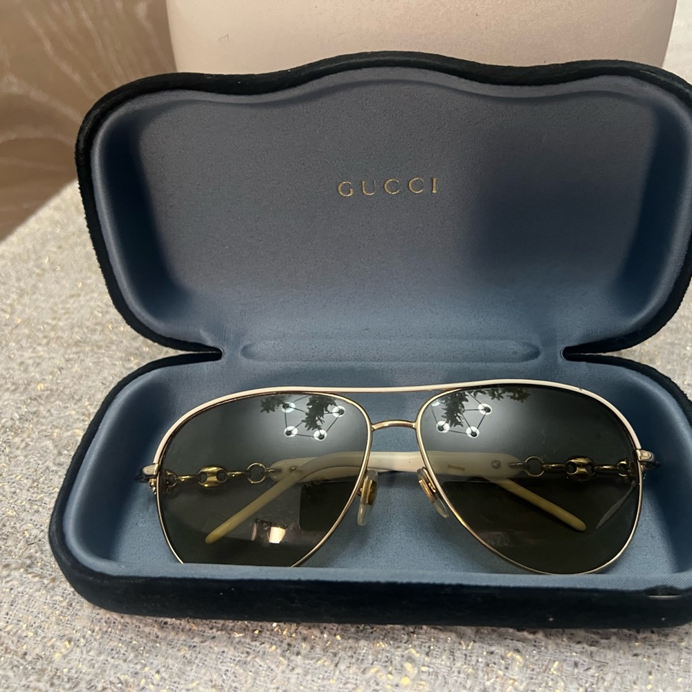 AUTHENTIC GUCCI Aviator Sunglasses with Gold Frame - Picture 8 of 10